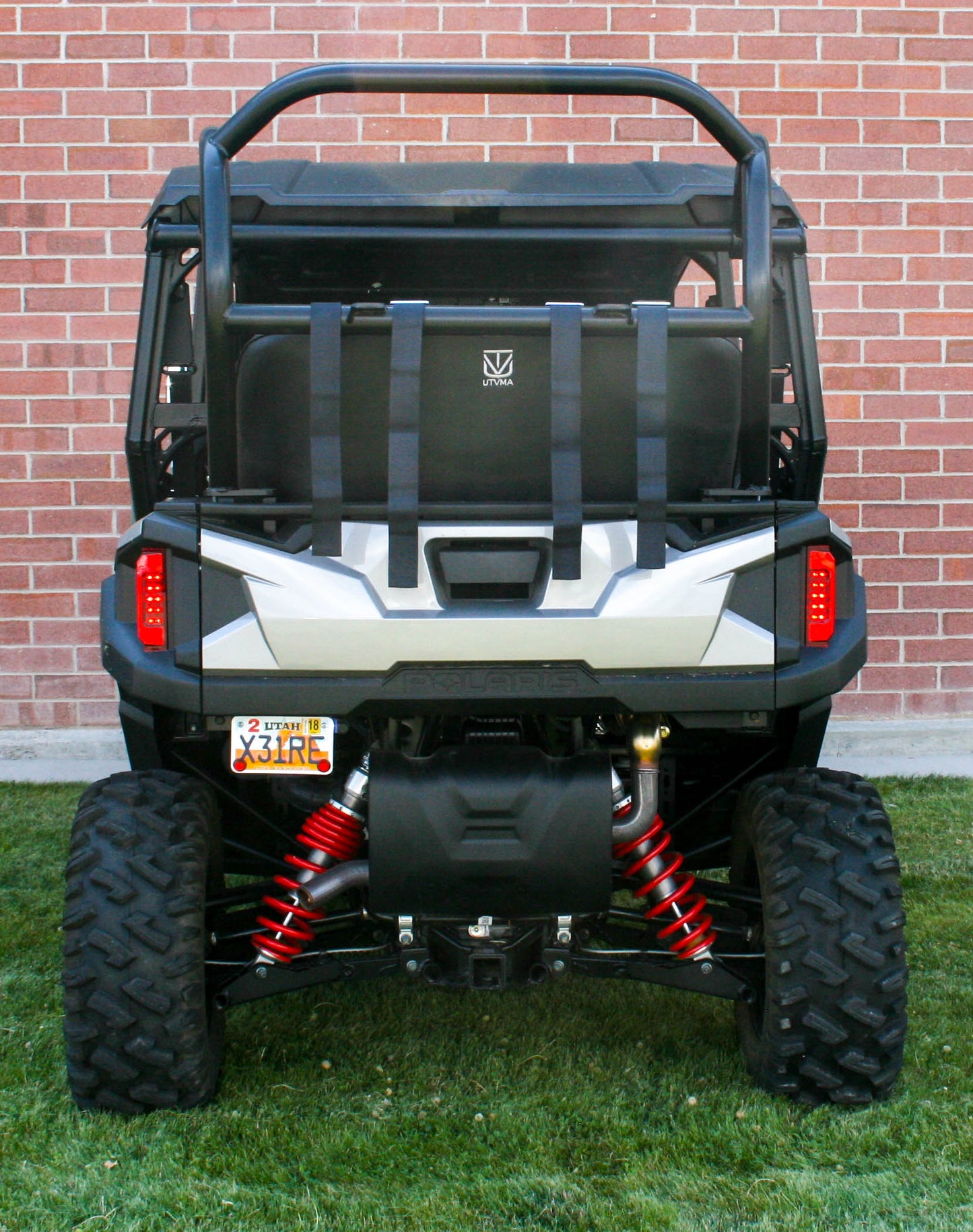 General 4 Backseat and Roll cage Kit (2016-2024)
