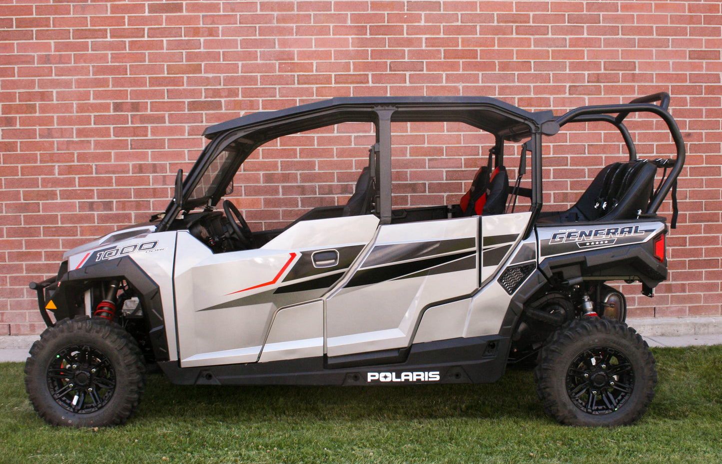 General 4 Backseat and Roll cage Kit (2016-2024)